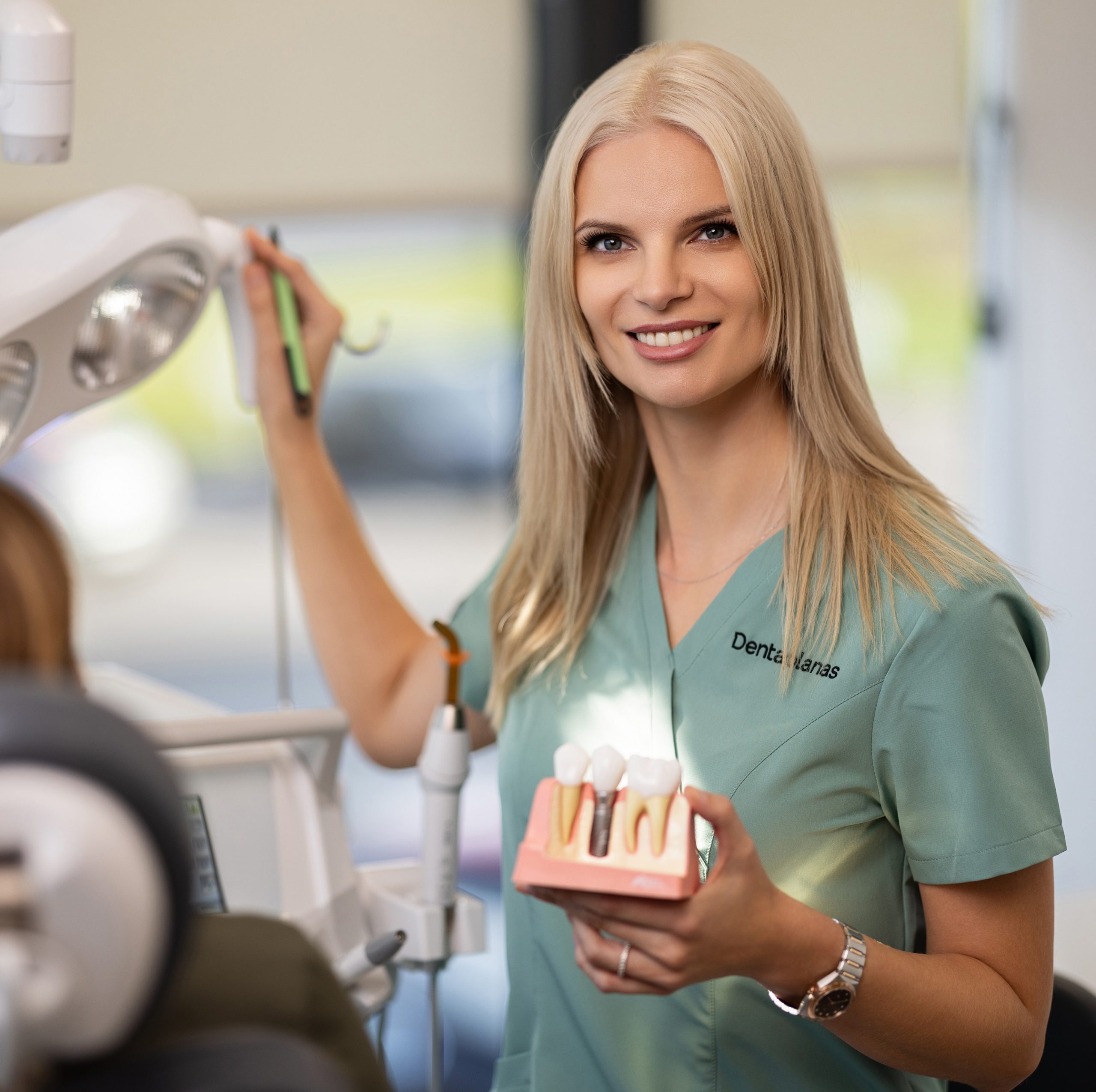 danties implantavimas kaina